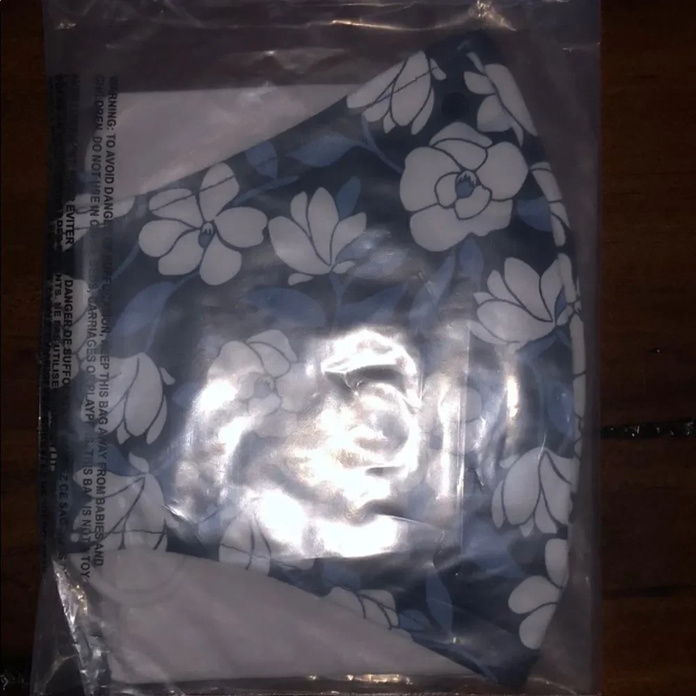 Bundle New Draper James Face Mask & Ipsy Bag